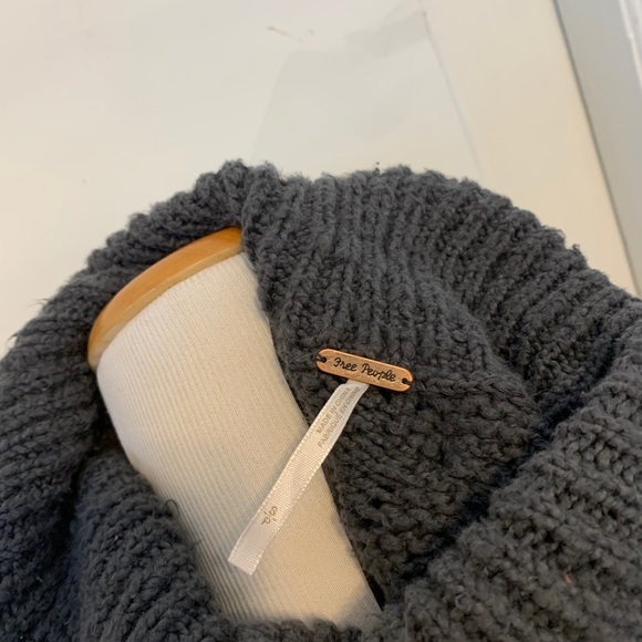 Free people sweater size small - Picture 7 of 8